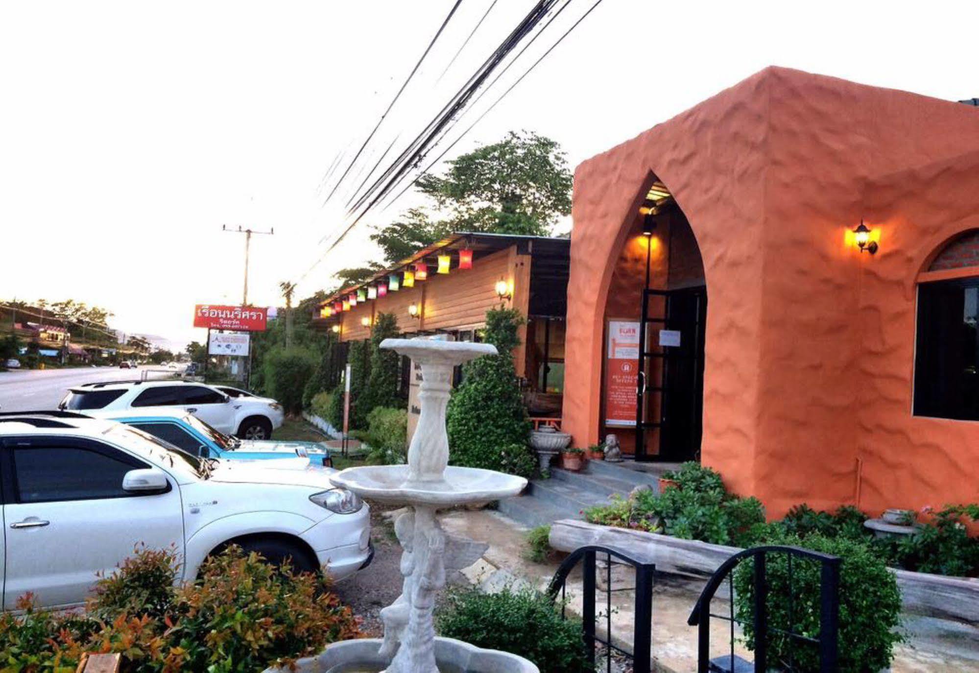 仁娜瑞度假酒店 素可泰 外观 照片